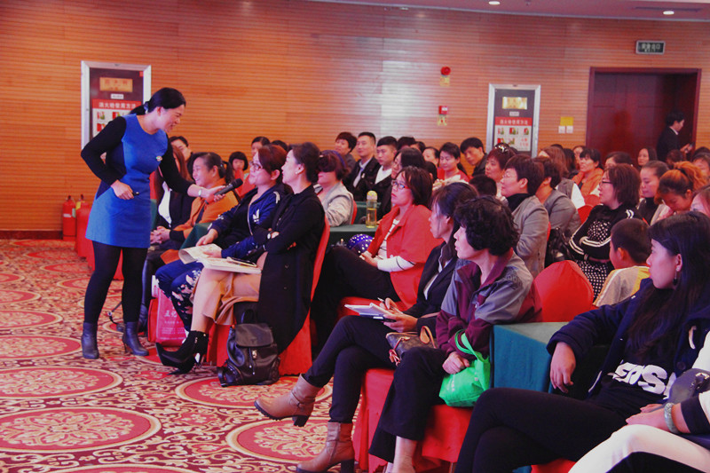 17家庭教育報告會 (5).JPG